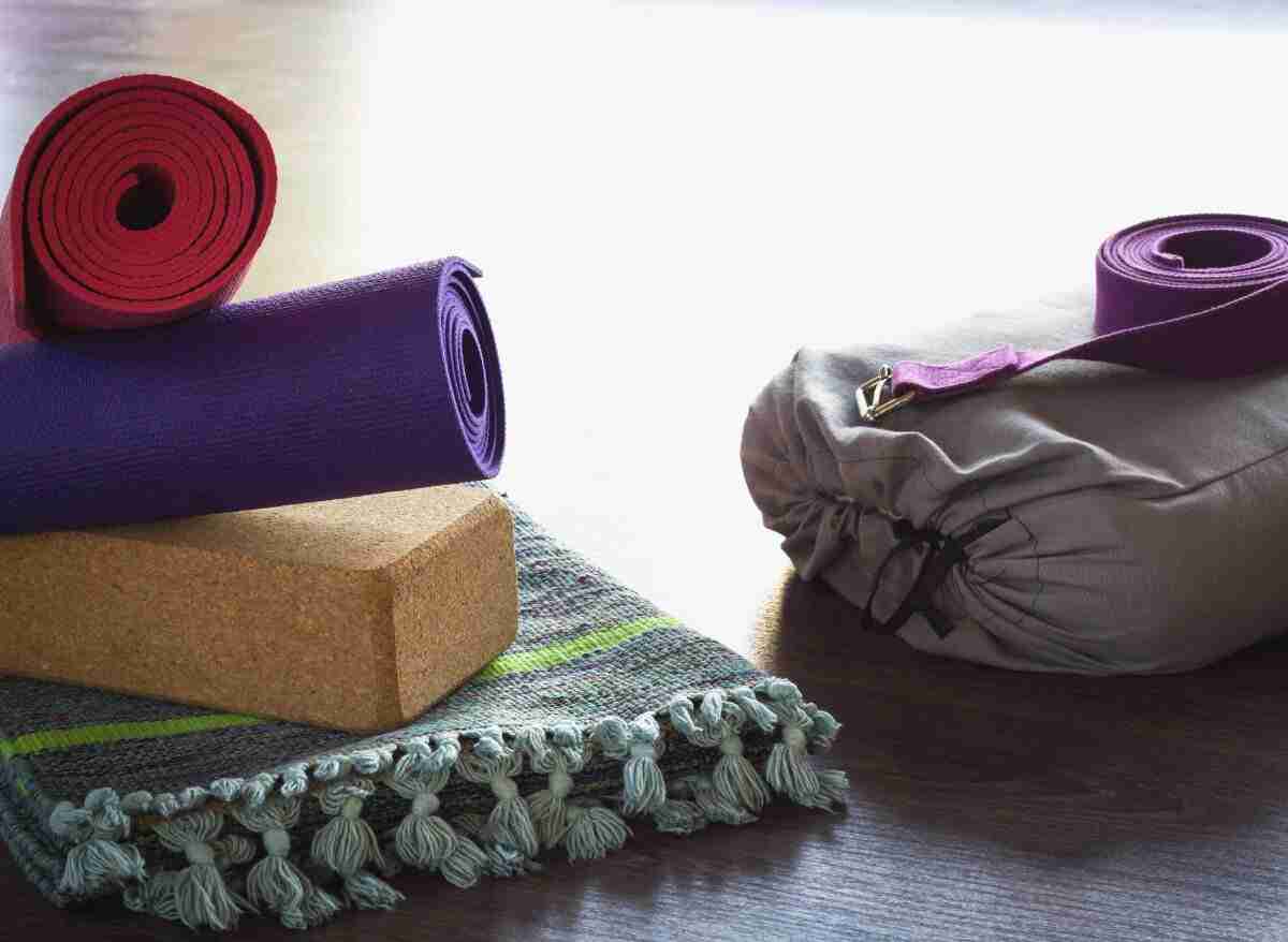 7 Helpful Yoga Props And How To Use Them Altinify