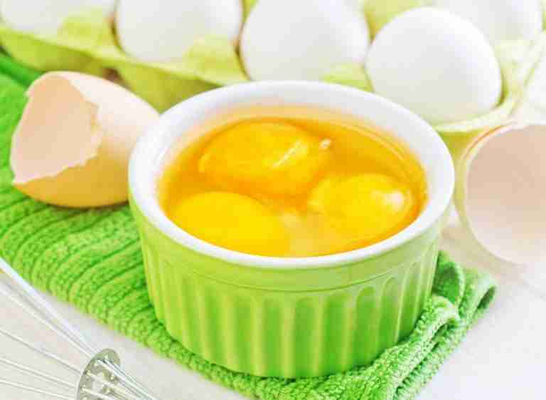 is-it-safe-to-put-a-raw-egg-in-a-smoothie-here-s-what-you-need-to-know